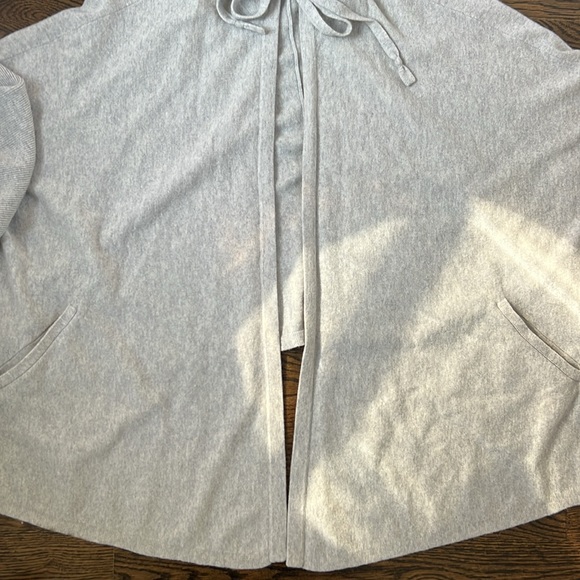 Club Monaco Cashmere Cape Size X-Small - Picture 4 of 9